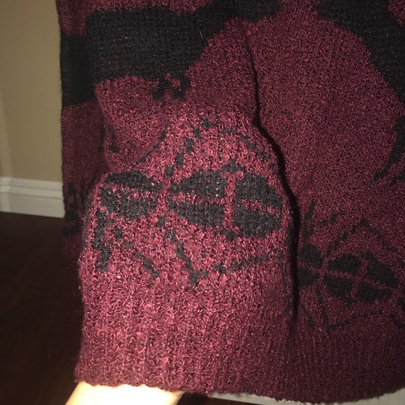 Maroon and black sweater - Picture 1 of 3